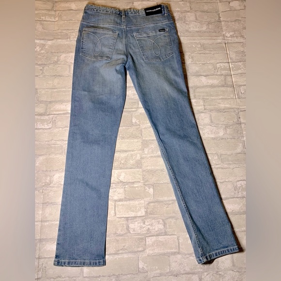 CALVIN KLEIN JEANS: BOY’S JEANS - Picture 3 of 6